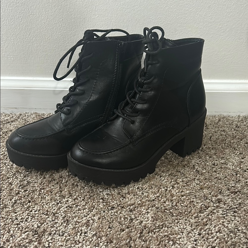 Forever 21 Black Lace Up Chunky Heel Boots